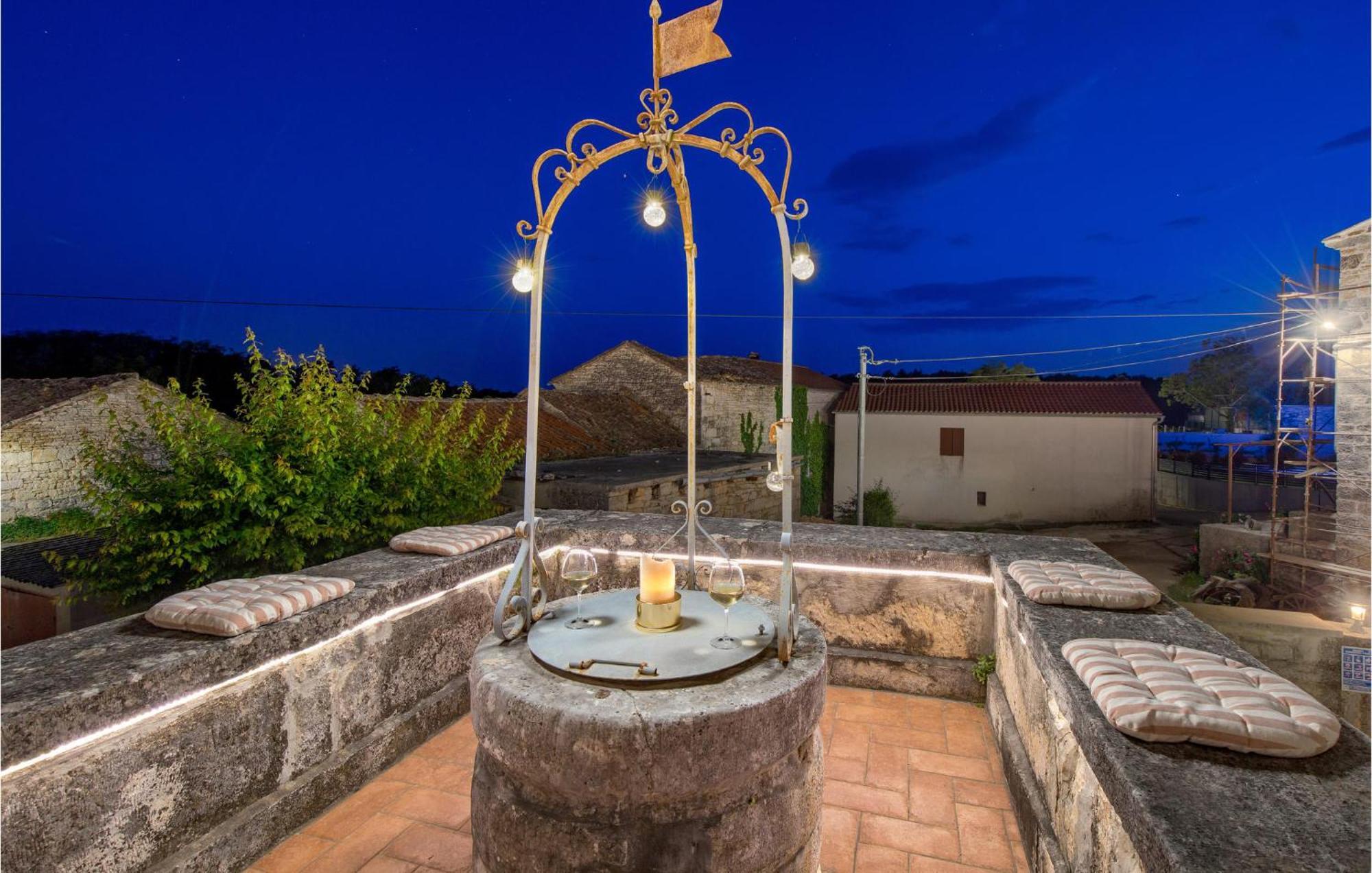 Amazing Home In Foli With Kitchen Exterior foto